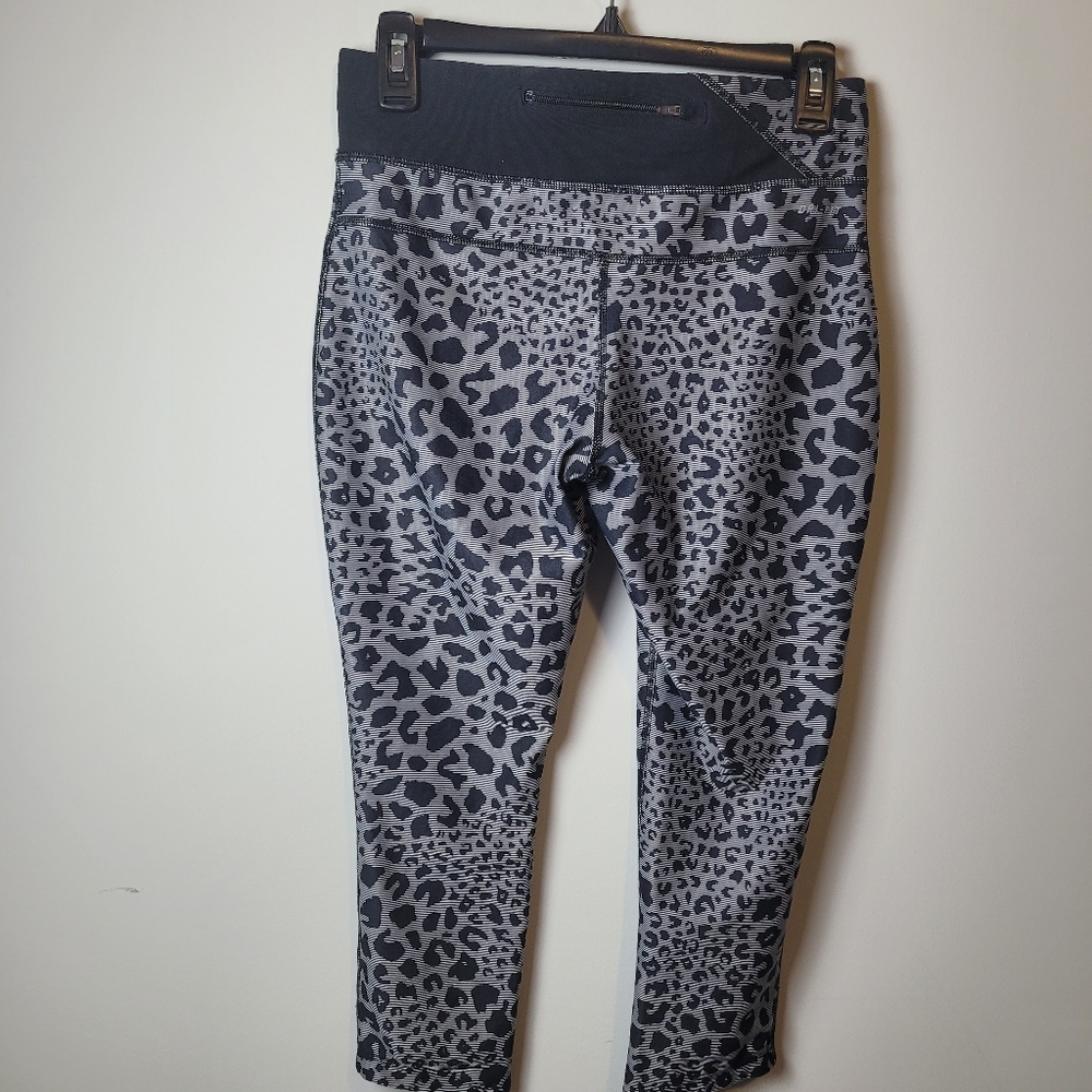 Nike Running legging crop pant workout grey black animal print womens small - Picture 2 of 10